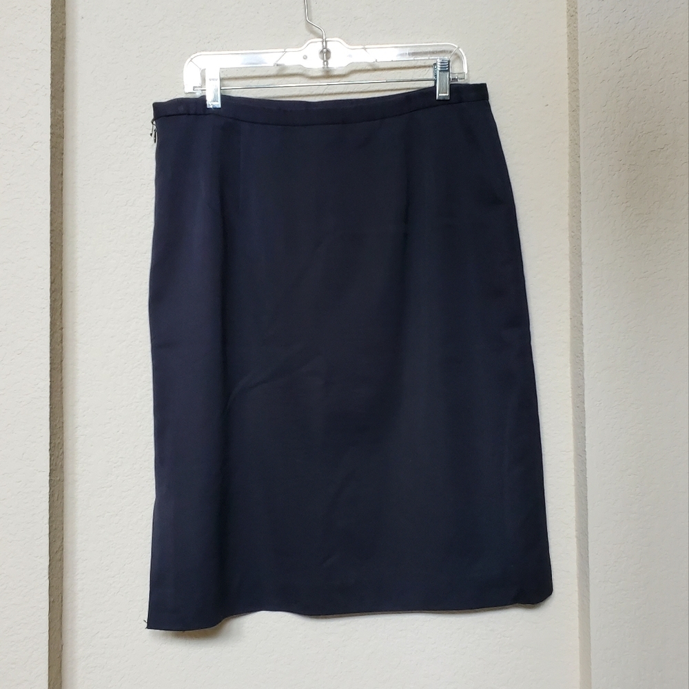 Pendleton Black Silk Blend Pencil Skirt.  Size 14p - Picture 4 of 7